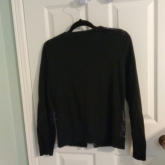 Cardigan. Black and white pattern. Van Heusen. Size medium - Picture 3 of 3